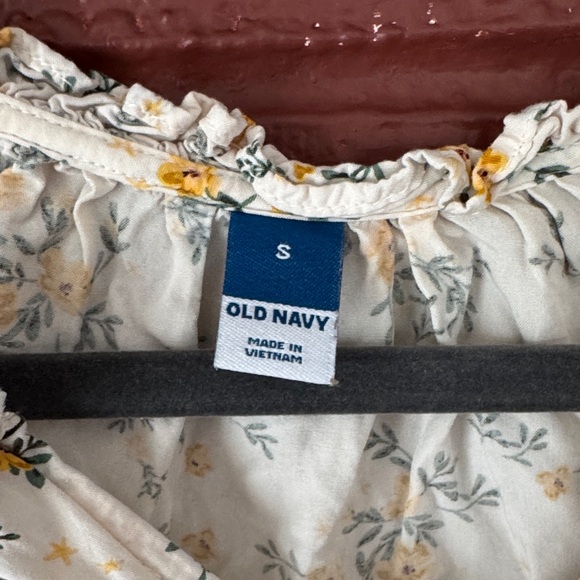 Old Navy Yellow and Cream Floral Blouse - Picture 2 of 3